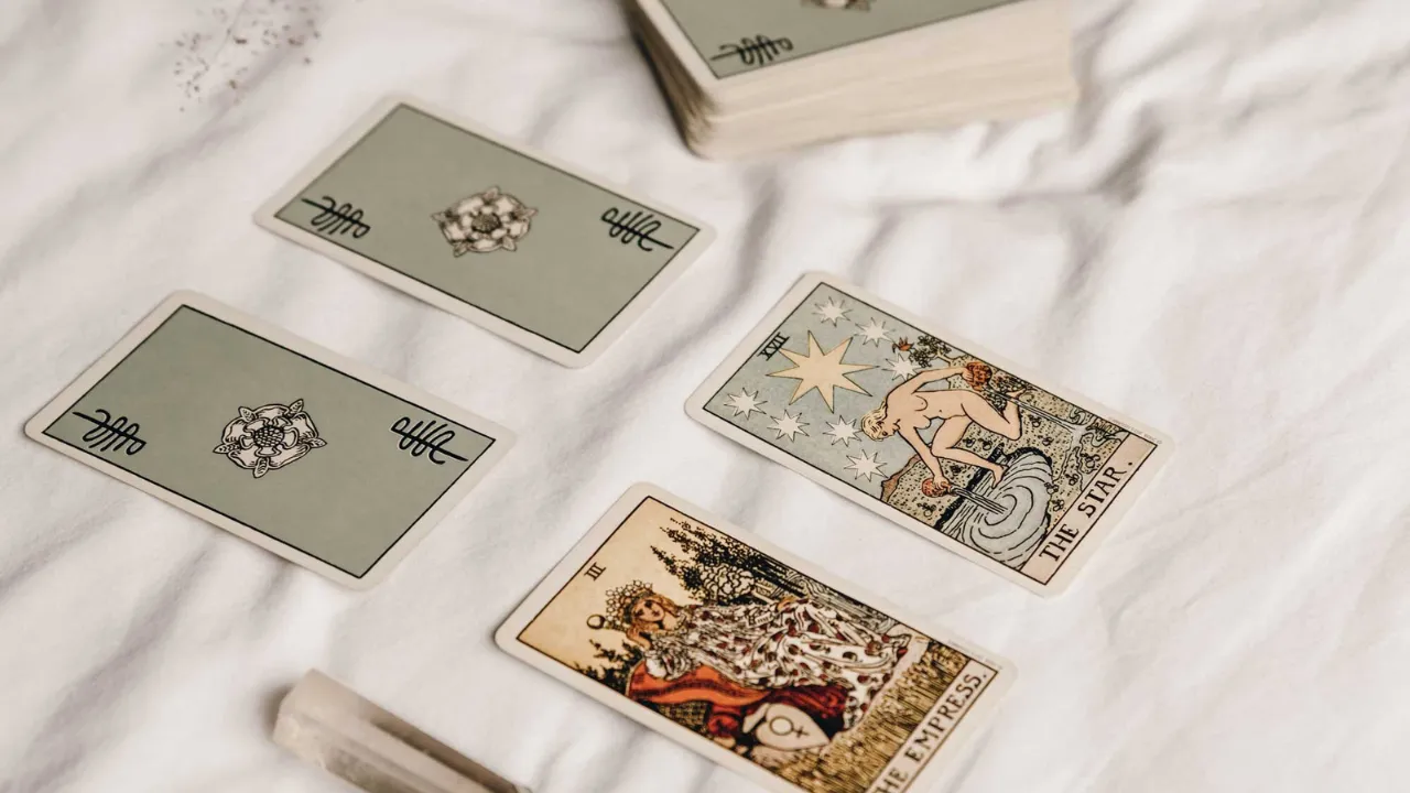 Bài Tarot có bao nhiêu lá? Nắm bắt vận mệnh ngay với ý nghĩa các lá bài Tarot