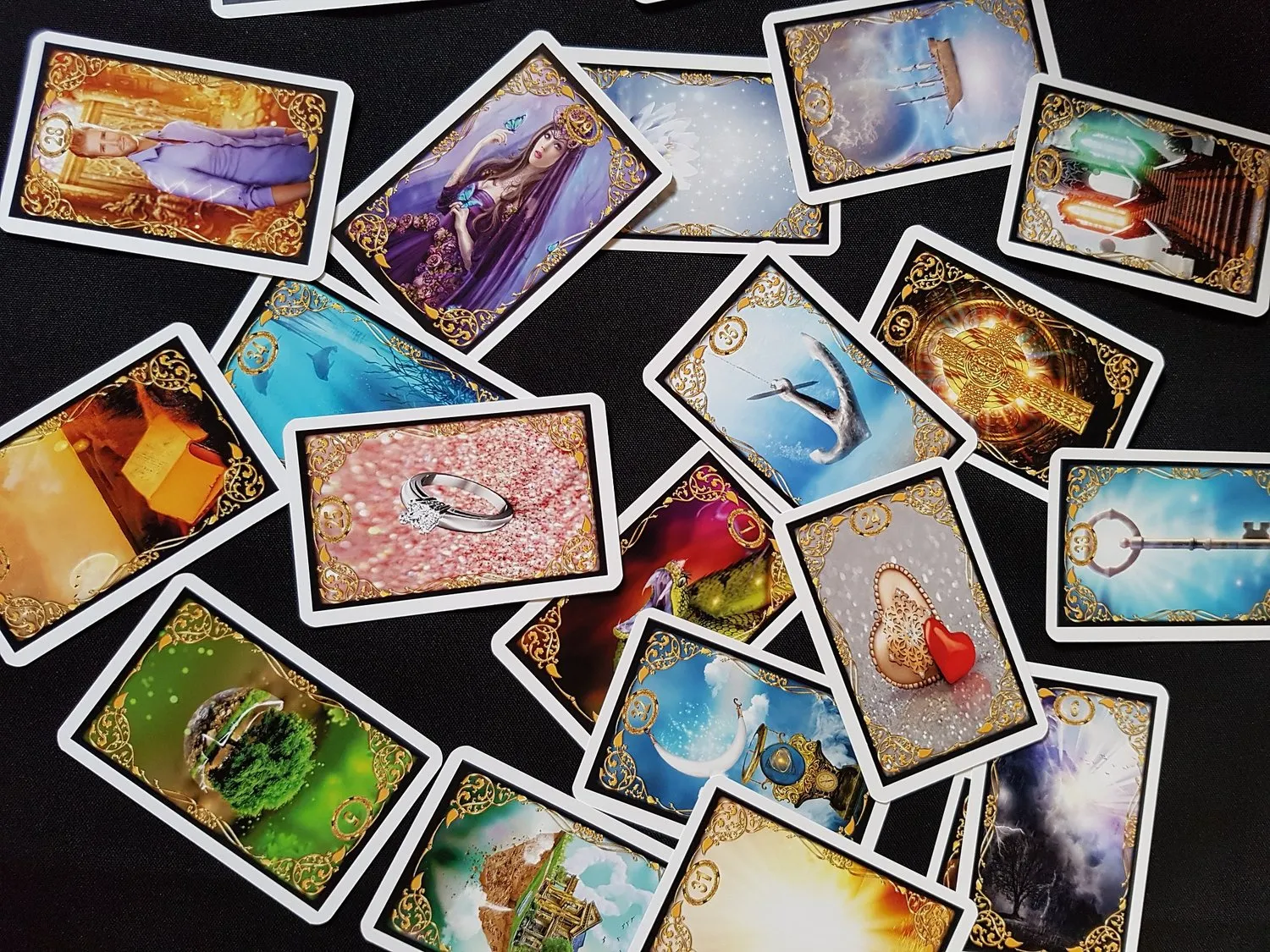 Bói Tarot người ấy có sợ mất bạn không: Vận mệnh tình yêu ẩn chứa trong những lá bài