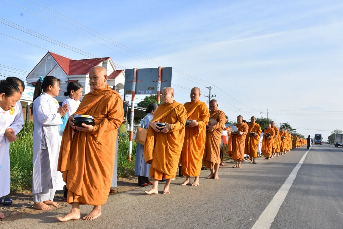 Khái niệm khất thực là gì?